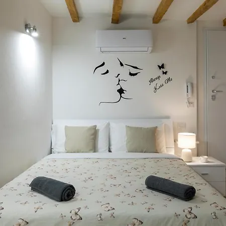 Luxury In The Center I Private Patio & Kitchen דירה